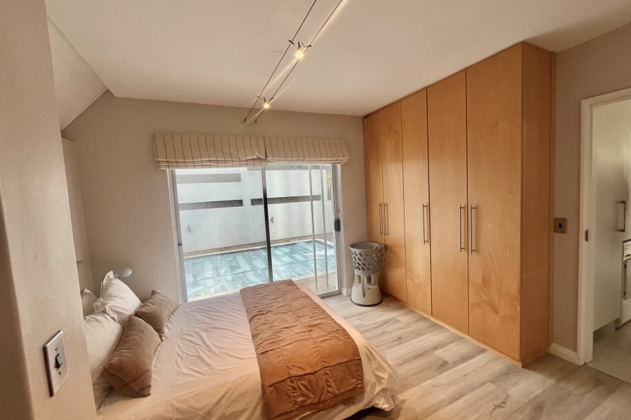 To Let 4 Bedroom Property for Rent in Tamboerskloof Western Cape